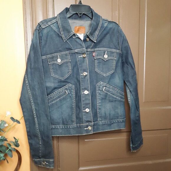 Levi's Trucking Denim Women's size M Dark Blue Washed Jean Jacket - Picture 1 of 12